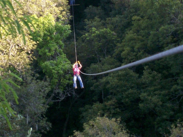  Zip ligne au-dessus du ravin 